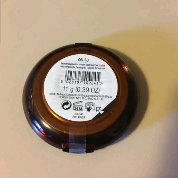 The Body Shop "Dark Copper Matte" Bronzer - Picture 4 of 4